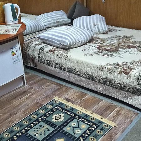 Apartment In A Guest House Алмати Екстер'єр фото